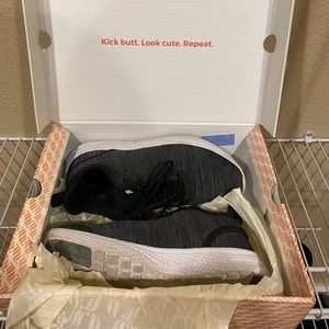 Fabletics size 8 sneakers
